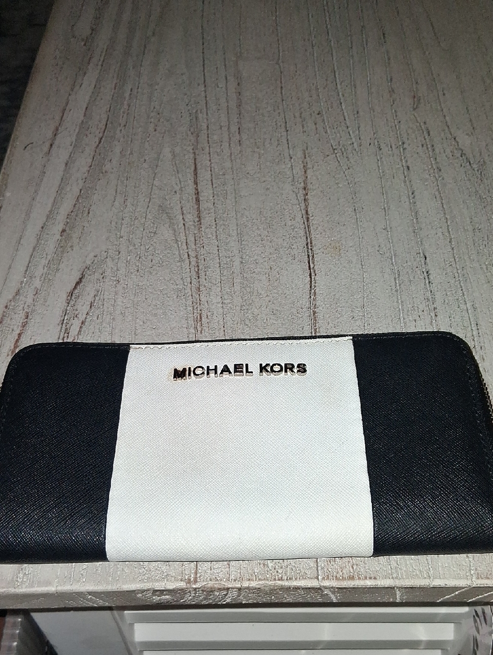 Michael Kors Black and White Colorblock Zip-Around Wallet. FIRM PRICE - Picture 7 of 7